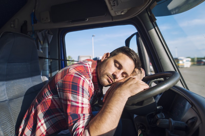 how-truck-driver-fatigue-contributes-to-serious-accidents